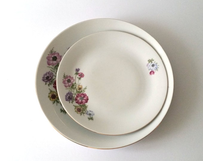 Pretty vintage porcelain set serving plates 'poppy'