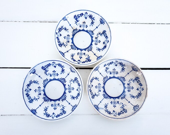 Vintage crackle glazed Saxony blue bowls (set of 3) • antique saks blau tableware • indian blau bowl • craquelé earthenware