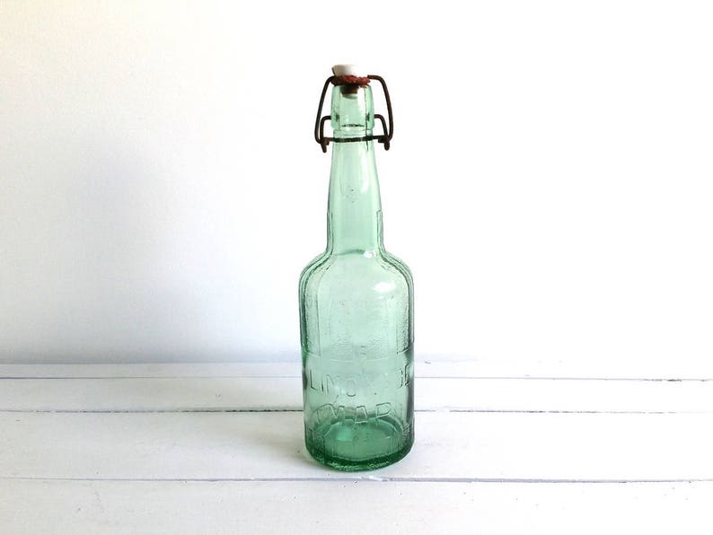 petite bouteille à limonade ou bière ancienne en verre vert