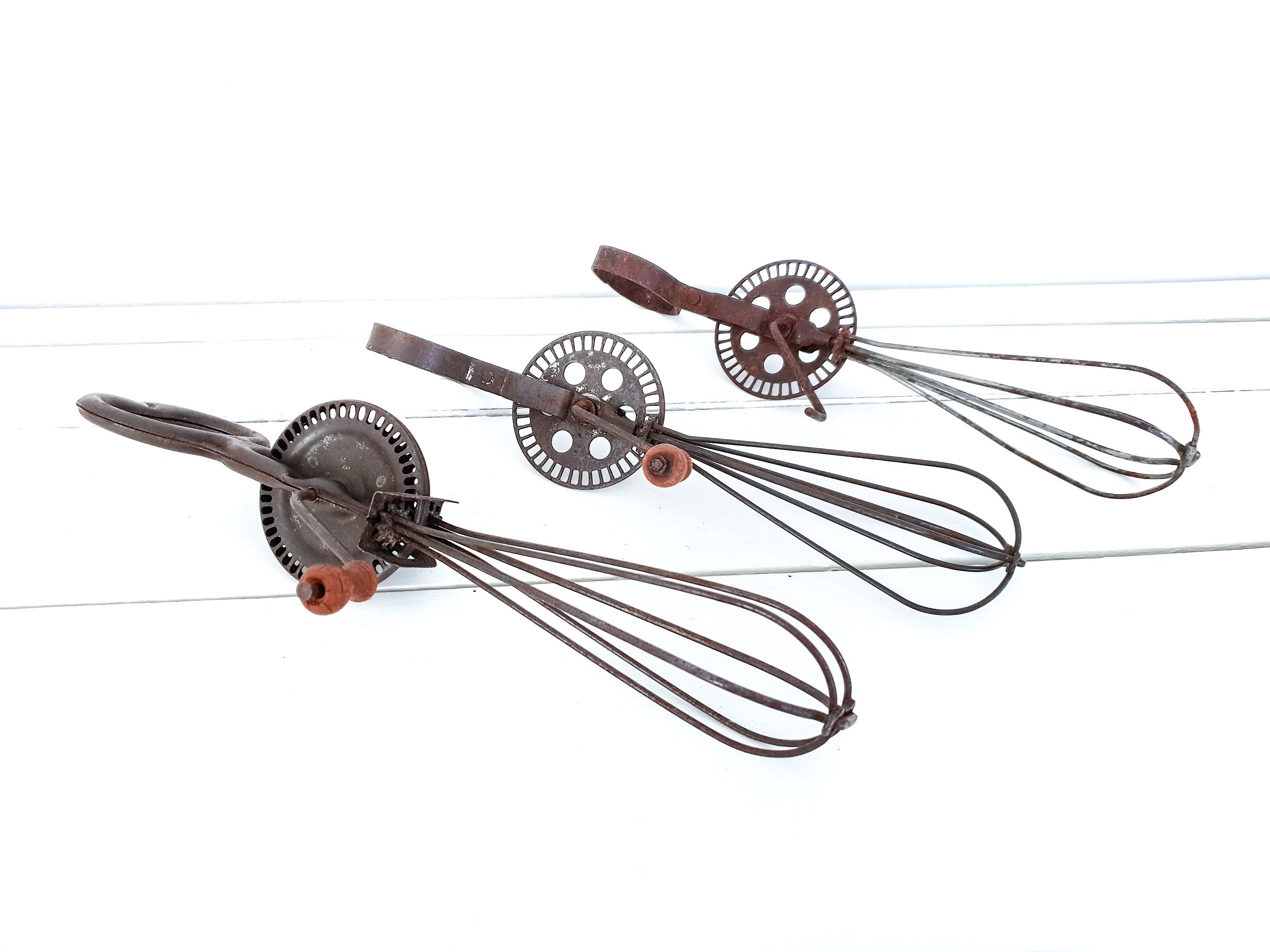 French Vintage Metal Wire Hand Mixer Old Fashioned Hand Crank Mixer Egg Beater Old Kitchen Gadgets Old Whisker