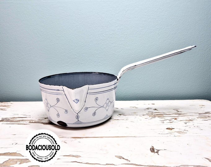 Vintage enamel saucepan with Saxon Blue pattern | French Saxony enamel pan with spout