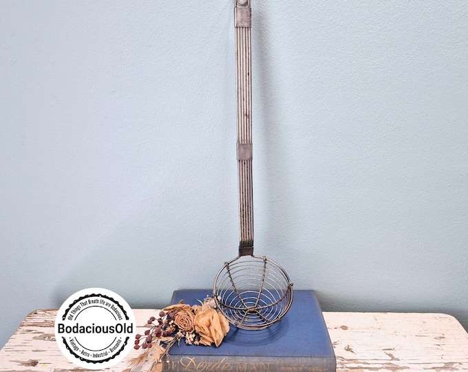 Farmhouse-style metal wire spider skimmer – industrial kitchen accessory