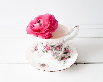 Vintage Royal Albert teacup 'Lavender Rose' * vintage teacup * English China * floral tea cup * cup and saucer