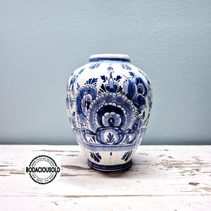 Vintage Delft blue vase | Hand-painted Dutch ceramic | Classic pottery decor