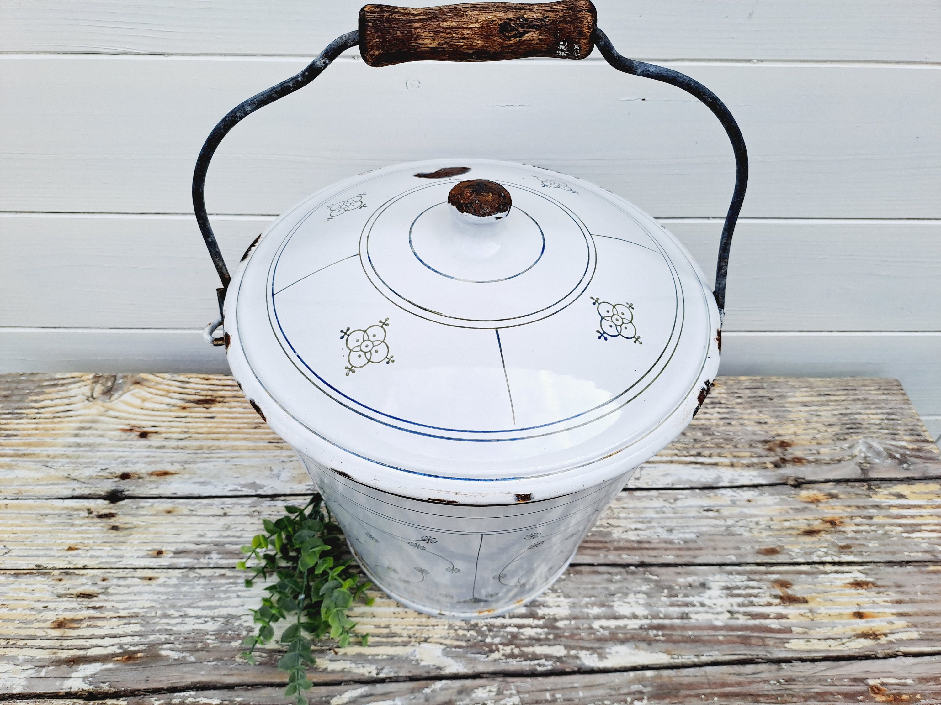 Vintage enamel bucket Saks Blue with lid • Saxon blau enamel pail