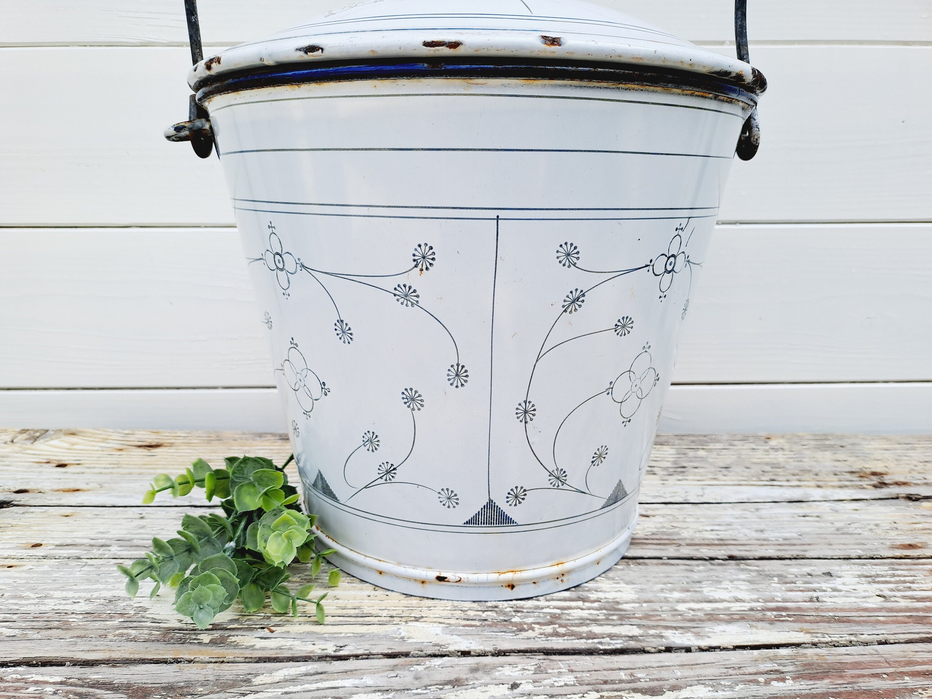 Vintage enamel bucket Saks Blue with lid • Saxon blau enamel pail