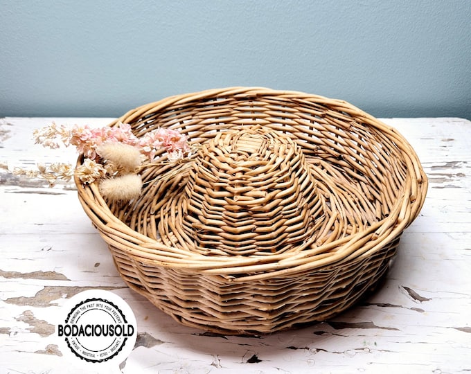 Vintage French wicker bread basket | rustic country-style serving tray | farmhouse decor