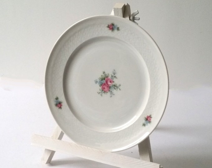 Vintage porcelain plate 'pretty little flowers'