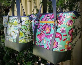 Titania Tote with a attachable/detachable Wristlet PDF Sewing Pattern Includes two Tote Sizes RLR Creations