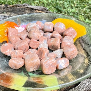 AAA Peach Moonstone Tumbles, Ethically Sourced, Peach Moonstone, Moonstone, Moonstone Tumbles, PM9/2, Crystal Grids, Mojo Bags