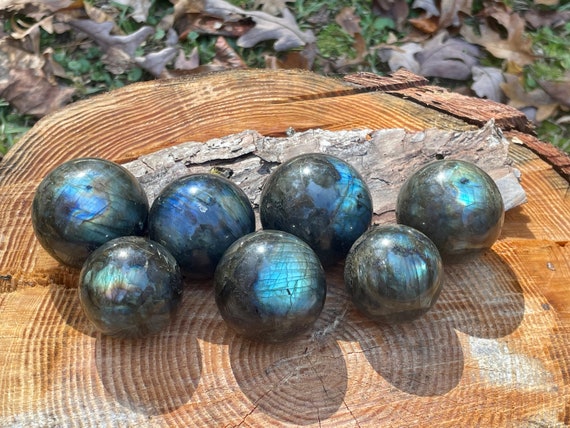 マダガスカル産　ラブラドライト　スタンド付き 派手なラブラドライト球、スペクトラライト球、DLB2/6、スタンド付き