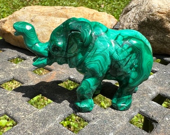 瑪瑙とアゲート製の象の彫刻