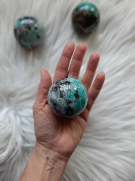 Sfere di amazzonite smoky, smoky amazonite spheres, palm stones, crystal spheres