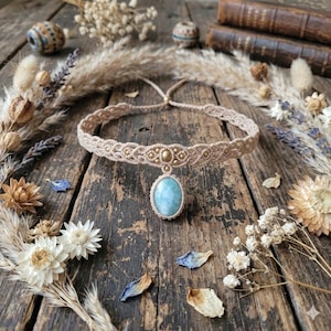 Collier bohème beige en macramé avec pierre de larimar : pendentif bohème réglable
