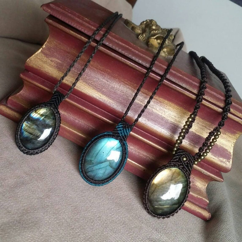 labradorite jewelry Macrame pendant with labradorite