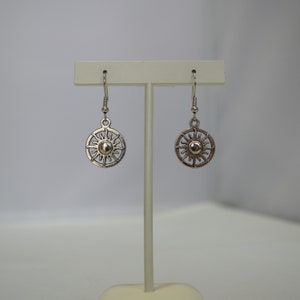 Pendientes pequeños con forma de sol