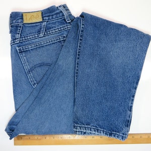 30x33 LEE JEANS Denim Blue Jean Made in USA High Waist Tapered Legs Mom Booty Jeans Wedgie Fit Vintage Faded Medium Wash Blue Denim Pants