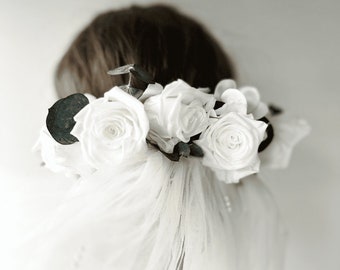 Preserved white rose eucalyptus bridal hair comb - Rose eucalyptus veil hair accessory - Floral rose wedding hair comb