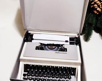 Olivetti Lettera 27, vintage perfectly working typewriter, original suitcase, professionally serviced
