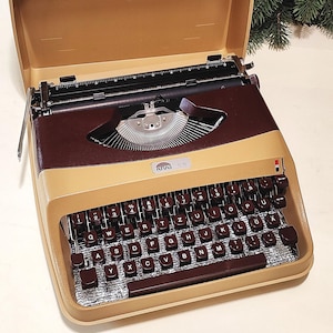 Perfectly working vintage typewriter Atlas S11, professionally serviced, portable typewriter with RARE Techno font typeface