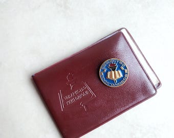 Spilla e tessera di appartenenza vintage della Società degli Amanti dei Libri dell'URSS, in smalto, anni '70.