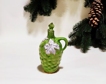 Ukrainische Vintage Karaffe aus Porzellan, grüne Trauben, Barware