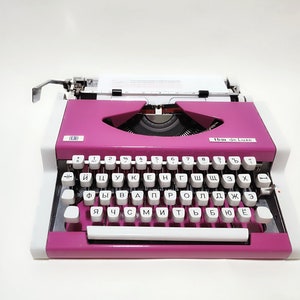 Pink typewriter UNIS tbm de Luxe, perfectly working vintage typewriter, original suitcase, russian keyboard layout, professionally serviced