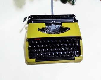Brother Deluxe 220 Typewriter (1986) – QWERTY – Made in