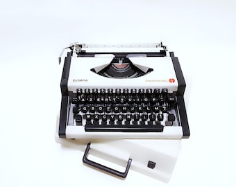 Vintage working typewriter Olympia Traveller DeLuxe, original suitcase, professionally serviced,