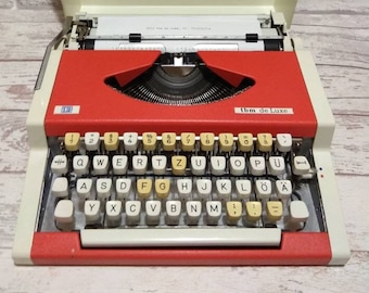Vintage typewriter, perfectly working typewriter, original suitcase, latin keyboard layout, professionally serviced