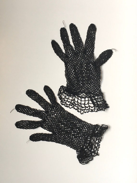 Antique French lace gloves, hand crocheted, handm… - image 3