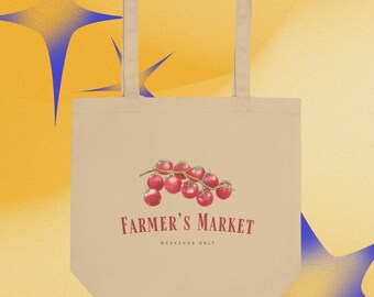 Puede incluir: Bolso tote beige con la inscripción "Farmer's Market" en rojo, junto con un gráfico de tomates en una rama. El texto "Weekends Only" está debajo. El bolso tiene dos asas.