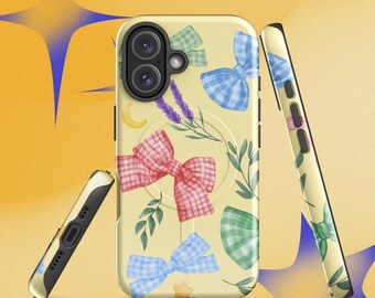 Puede incluir: Una funda de smartphone amarilla con un patrón de lazos de cuadros vichy rojos, azules y verdes, ramitas de lavanda y pequeñas lunas crecientes amarillas. La funda incluye un anillo magnético circular en la parte posterior y recortes laterales.