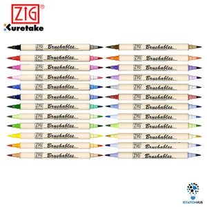 Peut inclure: Un ensemble de 24 stylos pinceaux double embout dans une variété de couleurs. Les stylos sont étiquetés "ZIG Brushables."