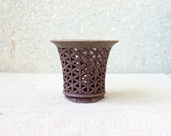 OOAK  stoneware pot. Firing at 1250 degrees Celsius