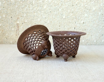 OOAK  stoneware pot. Firing at 1250 degrees Celsius