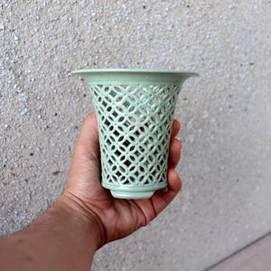 Pot en grès unique. Cuisson à 1200 degrés Celsius. Pot Neofinetia pour orchidées, jardinière ou pot de fleurs. Pot en céramique.