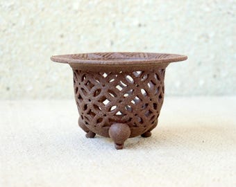 OOAK  stoneware pot. Firing at 1250 degrees Celsius