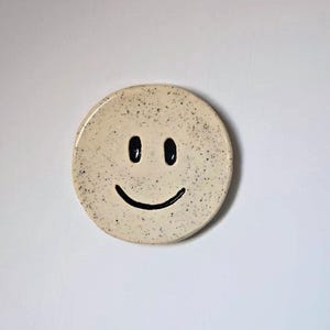 Handmade ceramic wall hanging smiley | Wall art | Wall decoration | Ceramics | Interior decoration | Beige