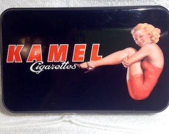 Caja de tarjetas/artículos de tabaco de cigarrillos Red Kamel, rara, de 1997.