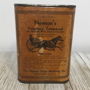 Lata antigua de papel con etiqueta de 1910 para curar la tos, el moquillo y la indigestión de Newton Horse