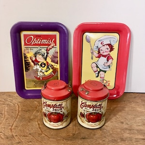 Campbell&#39;s 2001 Salt and Pepper Shakers with 2 Sandwich Trays