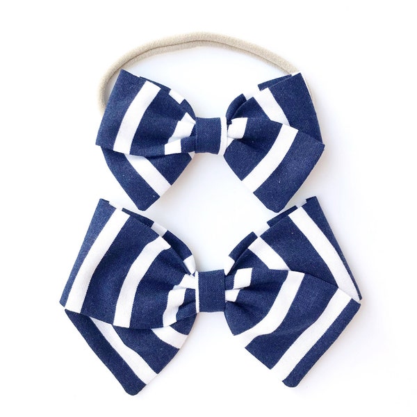 Abstand Marine Streifen - Baby, Kleinkind, Mädchen-Stoff-Bogen-Stirnband oder Haar-Clip, Nylon-Baby-Stirnband, Haarspange Schleife