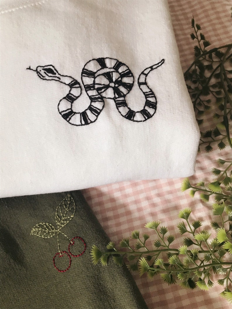 Snake Embroidered Sweatshirt image 4