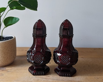 Vintage Avon 1876 Cape Cod Ruby Glass Salt and Pepper Shakers / Cape Cod Collectible Salt Pepper Shakers / Avon 1876 Cape Cod Collection