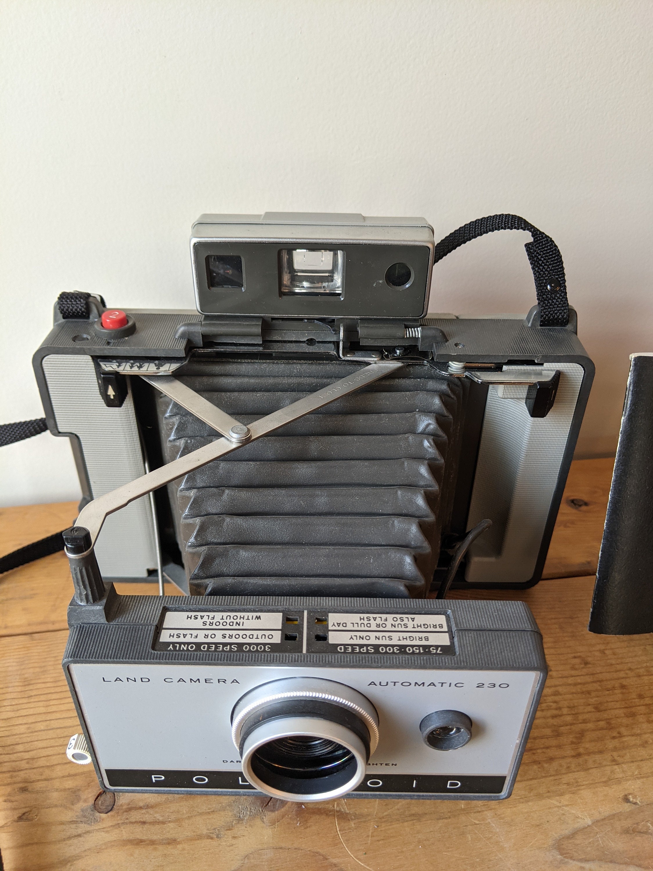 Vintage Polaroid Automatic 230 Land Camera / 1967 Polaroid