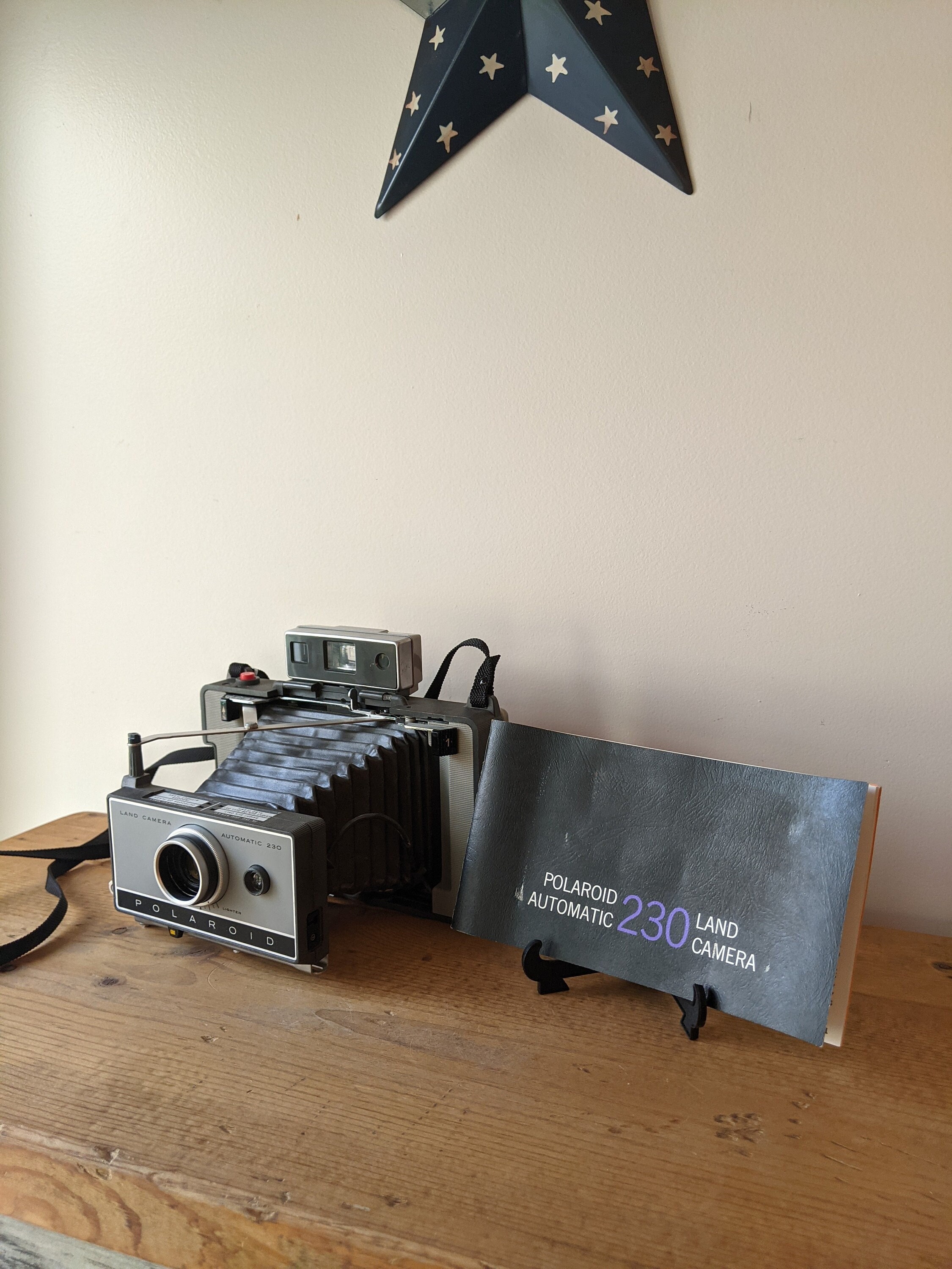 Vintage Polaroid Automatic 230 Land Camera / 1967 Polaroid Camera