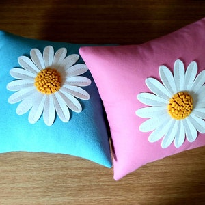 Housse de coussin Isolyn Daisy. C'est un coussin lumineux et amusant qui égaiera n'importe quelle pièce. Taille 35x35 cm ou 40x40 cm, beau cadeau image 10