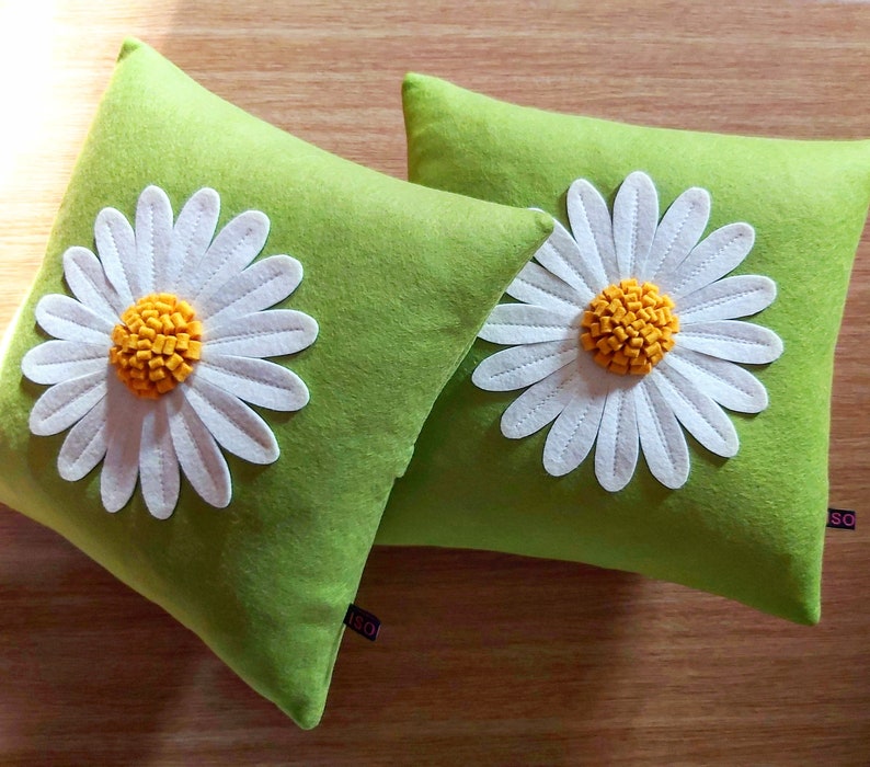 Isolyn Daisy Cushion Cover. It is a bright and fun cushion which will brighten up any room. Size 35x35cm or 40x40cm, Lovely gift Bright Green