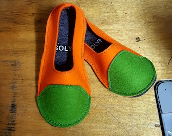 Children's Green/Orange Comfy wool felt Slippers by Isolyn. Lots of toe room, great for little growing feet.